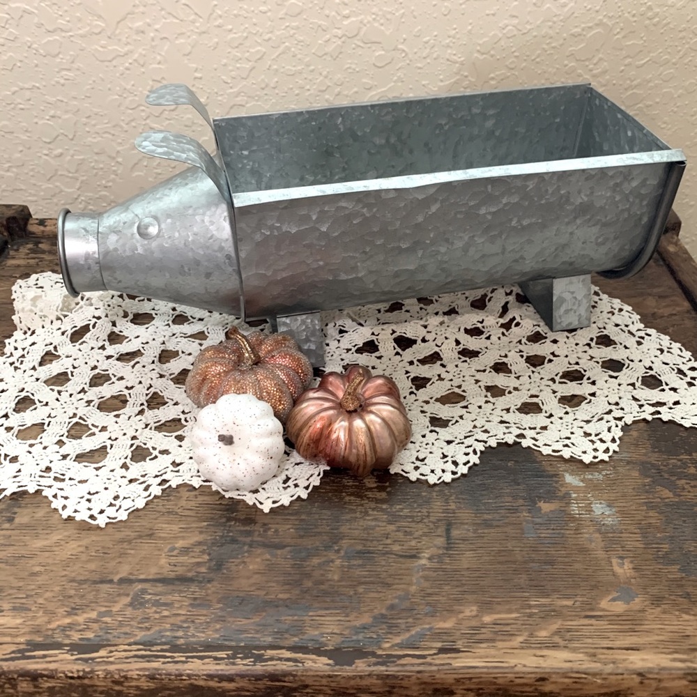 Lg Galvanized Pig centerpiece | Farmhouse Table